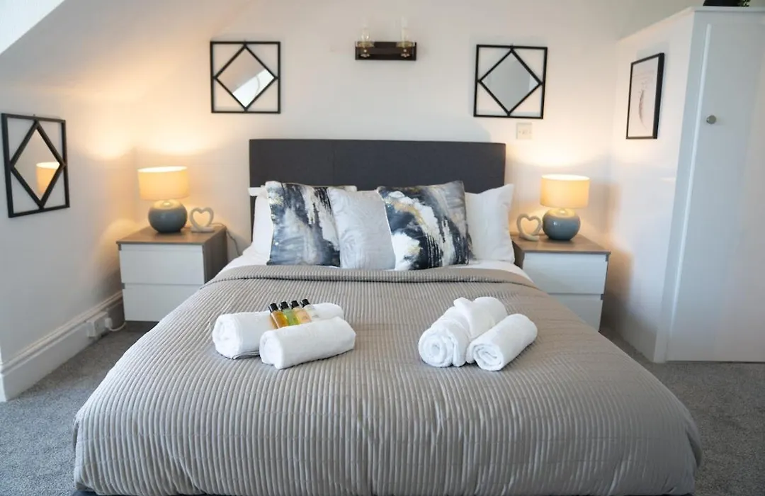 Richmond Retreat - Luxurious And Comfortable Spacious 2 Floor Apartment-1