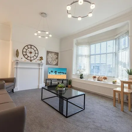 Richmond Retreat - Luxurious And Comfortable Spacious 2 Floor Apartment-2